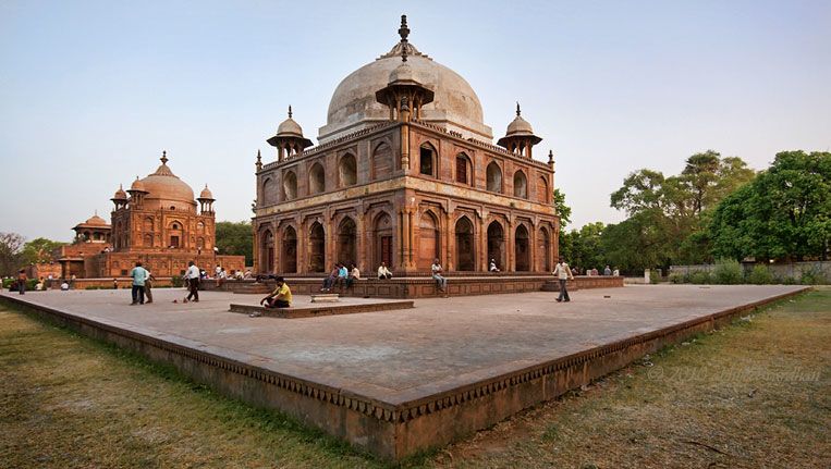 khusro-bagh-an-exquisite-garden-portraying-mughal-architecture-img